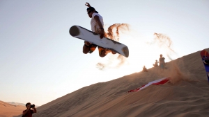 actividades, deporte, snowboard en el desierto